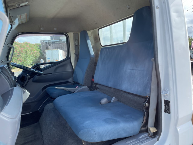 三菱ふそうキャンター平ボディ小型（2t・3t）[写真28]