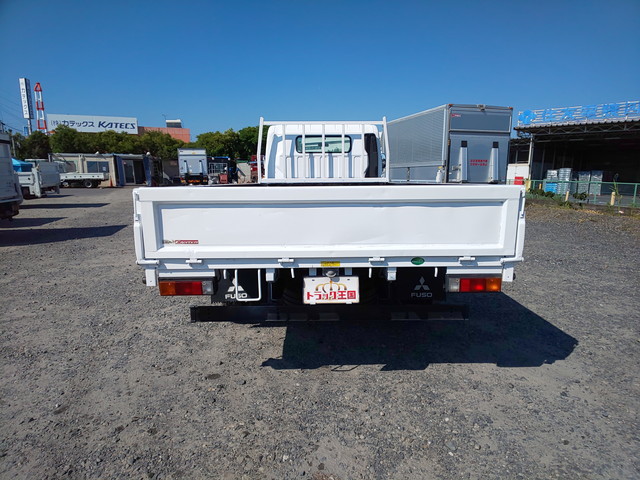 三菱ふそうキャンター平ボディ小型（2t・3t）[写真09]