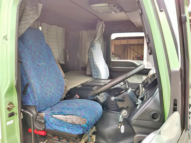 いすゞギガセルフローダー大型（10t）[写真32]