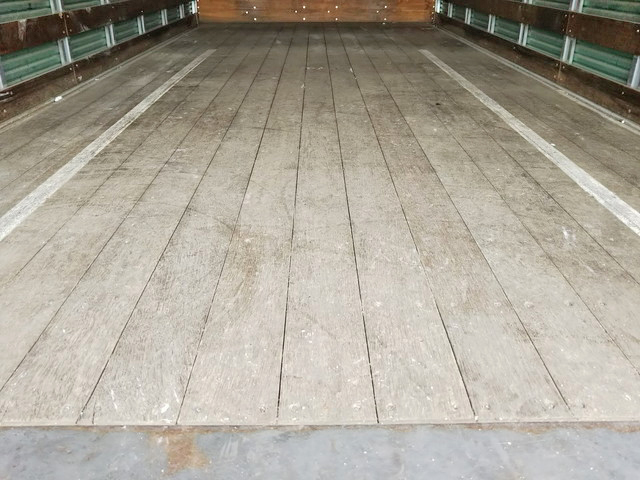 三菱ふそうファイターアルミバン中型（4t）[写真11]