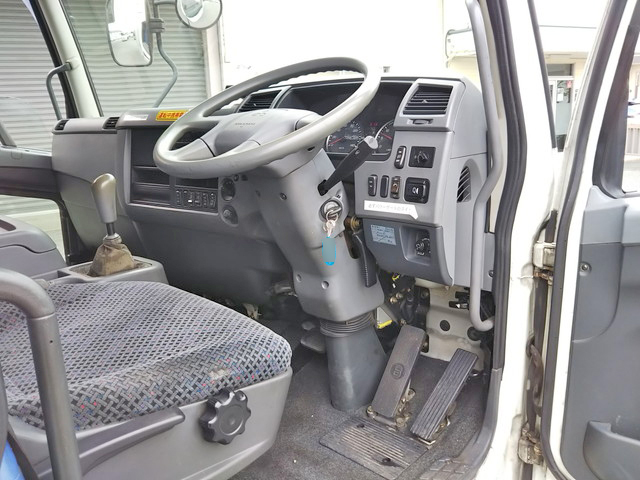 三菱ふそうファイターアルミバン中型（4t）[写真32]