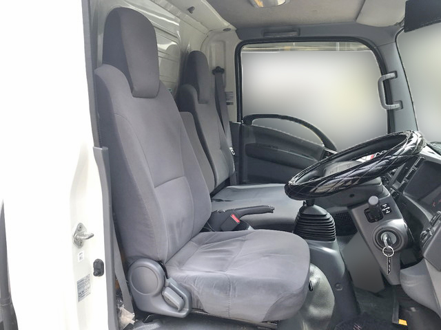 いすゞエルフ冷凍車（冷蔵車）小型（2t・3t）[写真29]