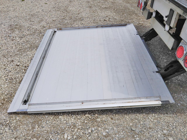 三菱ふそうファイターアルミウイング中型（4t）[写真19]