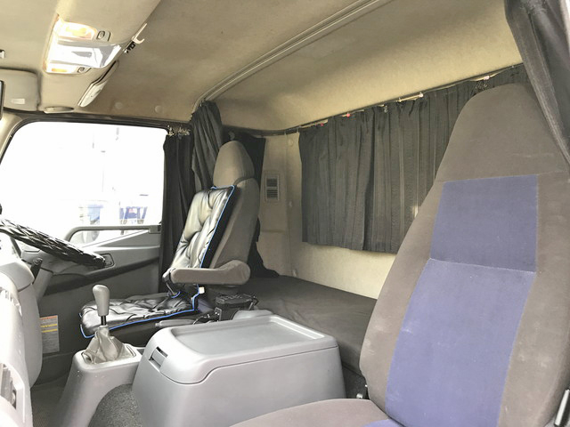 三菱ふそうファイターアルミウイング中型（4t）[写真34]