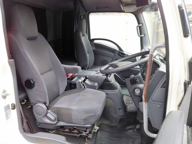 いすゞフォワードアルミウイング中型（4t）[写真29]