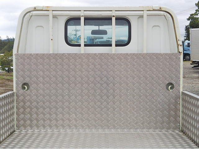 三菱ふそうキャンターガッツ平ボディ小型（2t・3t）[写真13]