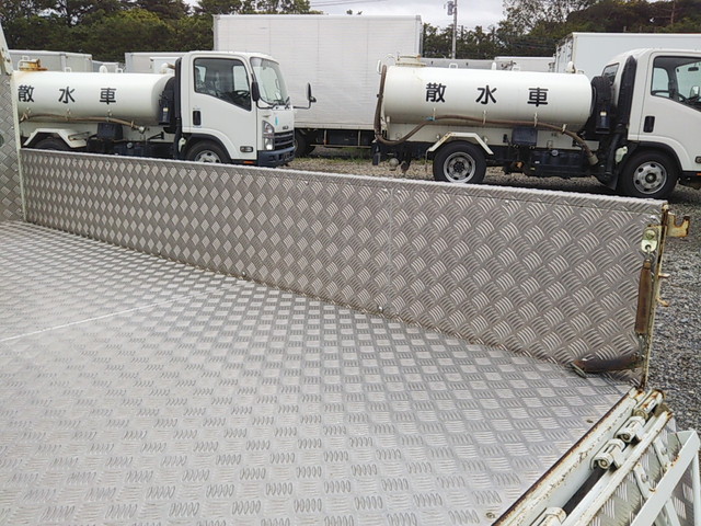 三菱ふそうキャンターガッツ平ボディ小型（2t・3t）[写真16]