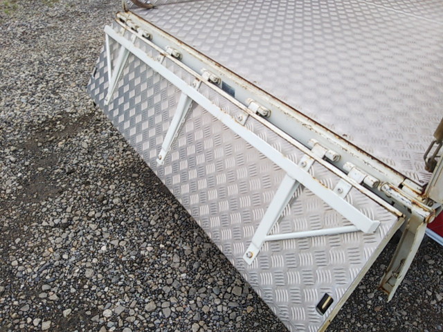 三菱ふそうキャンターガッツ平ボディ小型（2t・3t）[写真17]