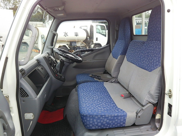 三菱ふそうキャンターガッツ平ボディ小型（2t・3t）[写真33]