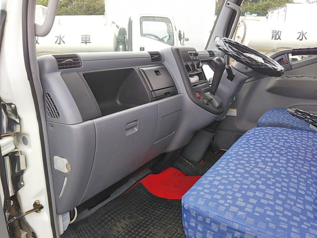 三菱ふそうキャンターガッツ平ボディ小型（2t・3t）[写真34]