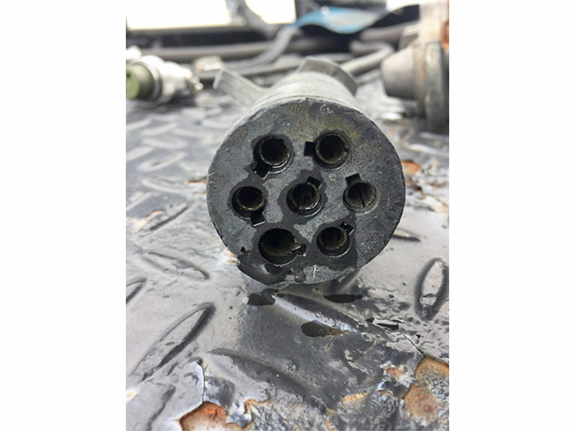 日野プロフィアトレーラーヘッド（トラクターヘッド）大型（10t）[写真14]