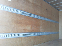 いすゞエルフアルミバン小型（2t・3t）[写真16]