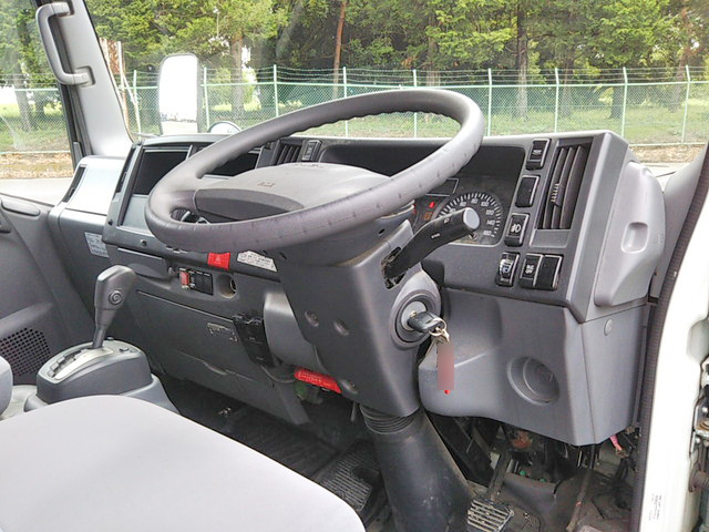 いすゞエルフアルミバン小型（2t・3t）[写真32]