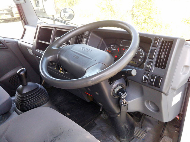 いすゞエルフアルミバン小型（2t・3t）[写真32]