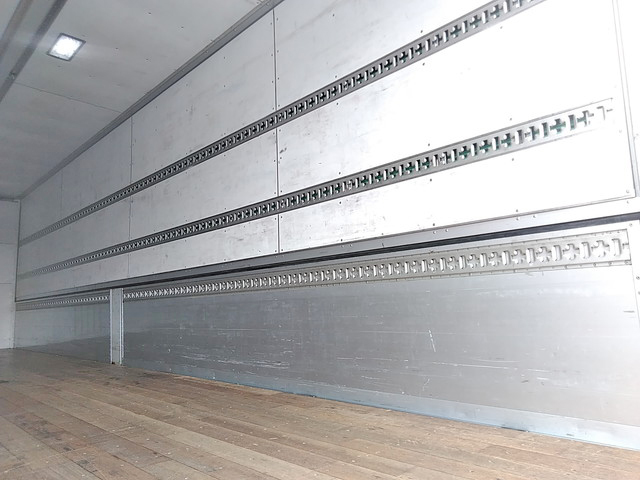 UDトラックスクオンアルミウイング大型（10t）[写真12]