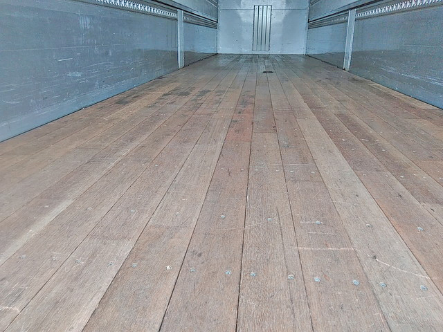 UDトラックスクオンアルミウイング大型（10t）[写真13]