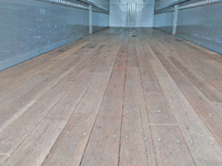 UDトラックスクオンアルミウイング大型（10t）[写真13]