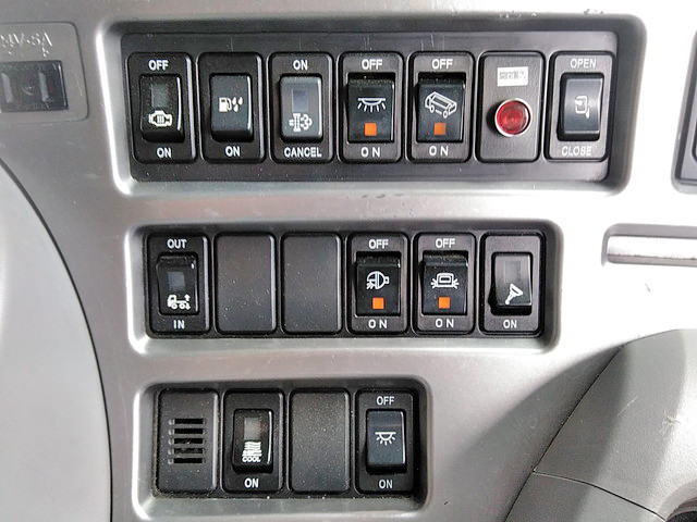 UDトラックスクオンアルミウイング大型（10t）[写真37]