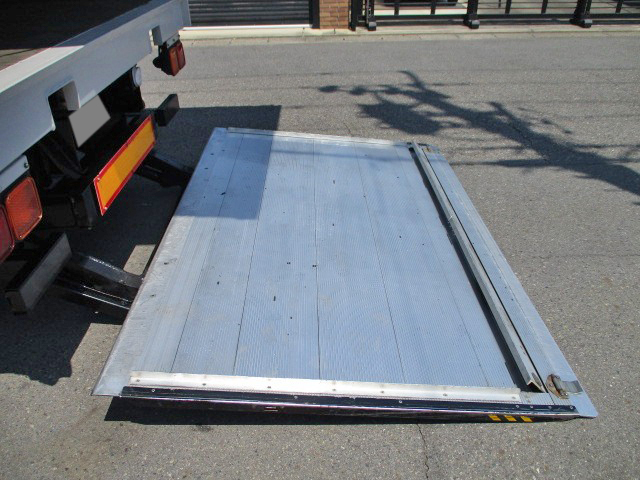 三菱ふそうファイターアルミバン中型（4t）[写真16]