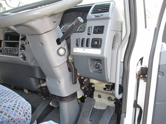 三菱ふそうファイターアルミバン中型（4t）[写真38]