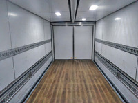 三菱ふそうファイター冷蔵冷凍ウイング中型（4t）[写真12]