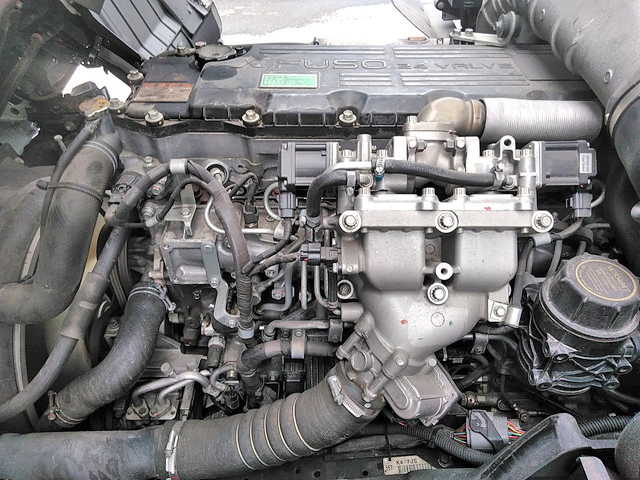 三菱ふそうファイター冷蔵冷凍ウイング中型（4t）[写真23]