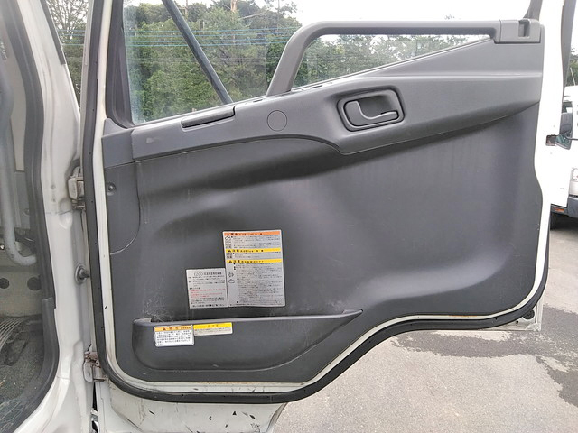 三菱ふそうファイター冷蔵冷凍ウイング中型（4t）[写真26]