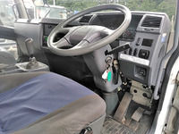 三菱ふそうファイター冷蔵冷凍ウイング中型（4t）[写真28]