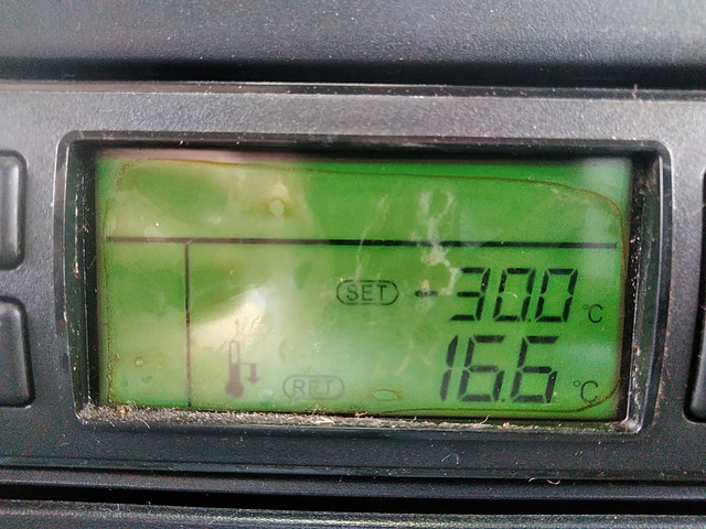 三菱ふそうファイター冷蔵冷凍ウイング中型（4t）[写真37]