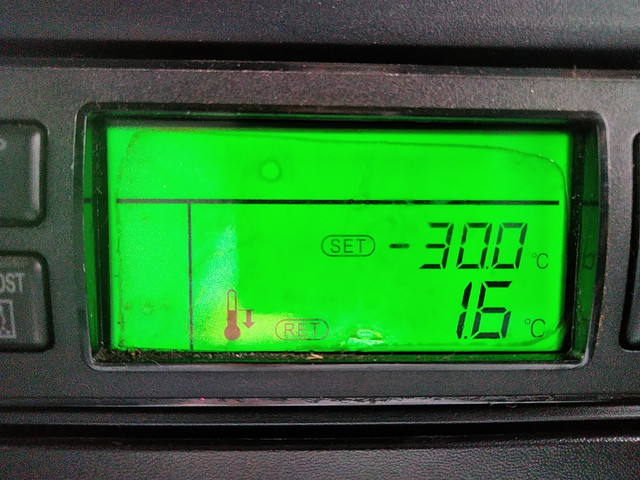 三菱ふそうファイター冷蔵冷凍ウイング中型（4t）[写真38]