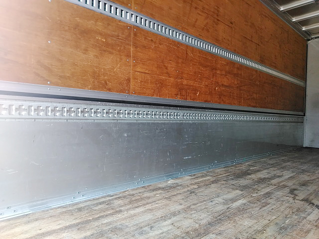 いすゞフォワードアルミウイング中型（4t）[写真11]