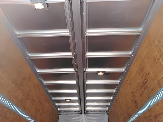 いすゞフォワードアルミウイング中型（4t）[写真13]