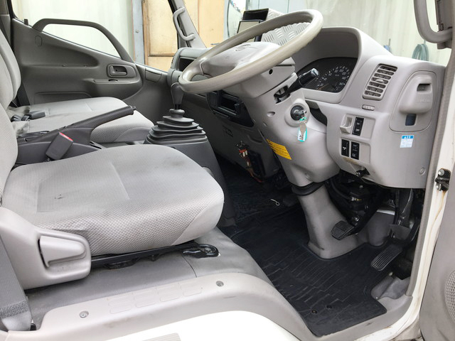 日野デュトロ冷凍車（冷蔵車）小型（2t・3t）[写真32]