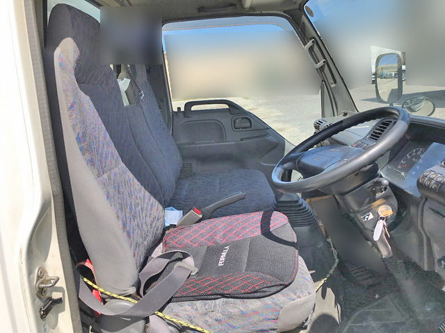 いすゞエルフアルミバン小型（2t・3t）[写真17]