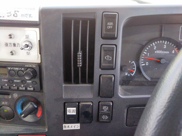 いすゞエルフ散水車小型（2t・3t）[写真36]