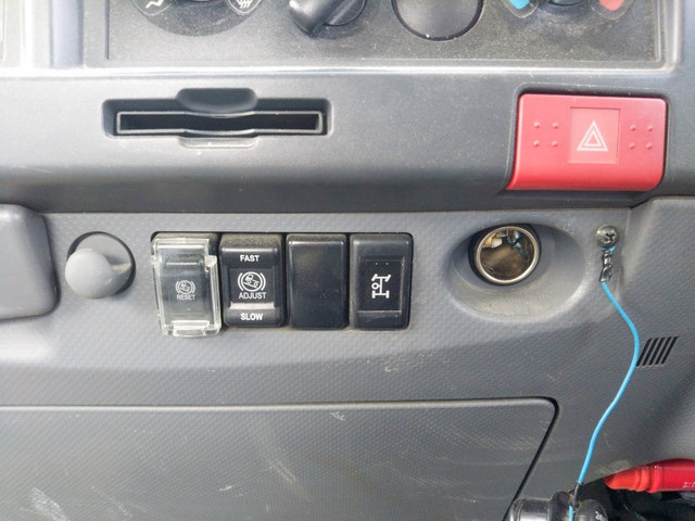 いすゞエルフ散水車小型（2t・3t）[写真38]