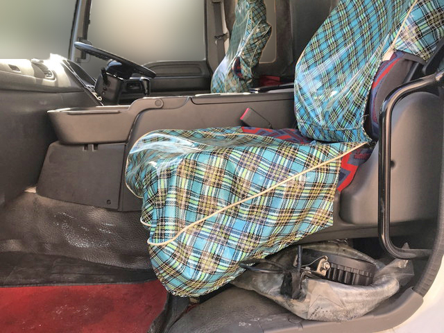 いすゞギガパッカー車（塵芥車）大型（10t）[写真28]