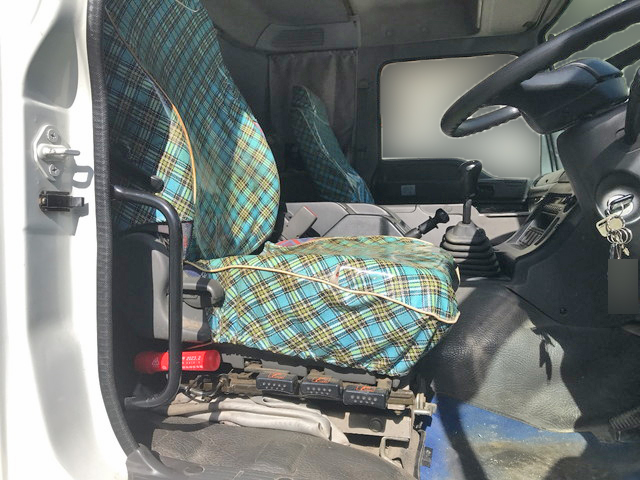 いすゞギガパッカー車（塵芥車）大型（10t）[写真30]