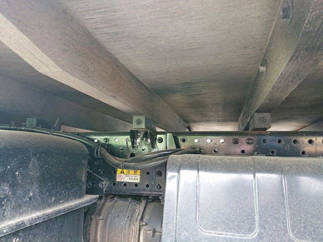 いすゞエルフ平ボディ小型（2t・3t）[写真17]