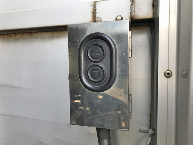 いすゞエルフ幌ウイング小型（2t・3t）[写真23]