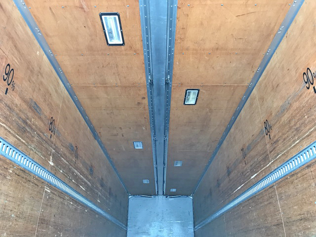 いすゞギガアルミウイング大型（10t）[写真12]