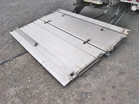 いすゞギガアルミウイング大型（10t）[写真21]