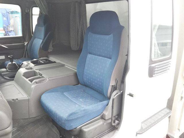 いすゞギガアルミウイング大型（10t）[写真35]