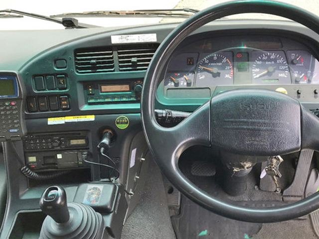 いすゞギガアルミウイング大型（10t）[写真36]