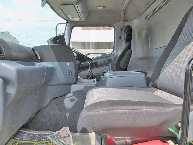 日野プロフィア幌ウイング大型（10t）[写真19]