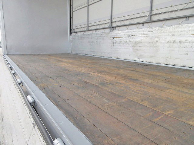 日野プロフィア幌ウイング大型（10t）[写真09]