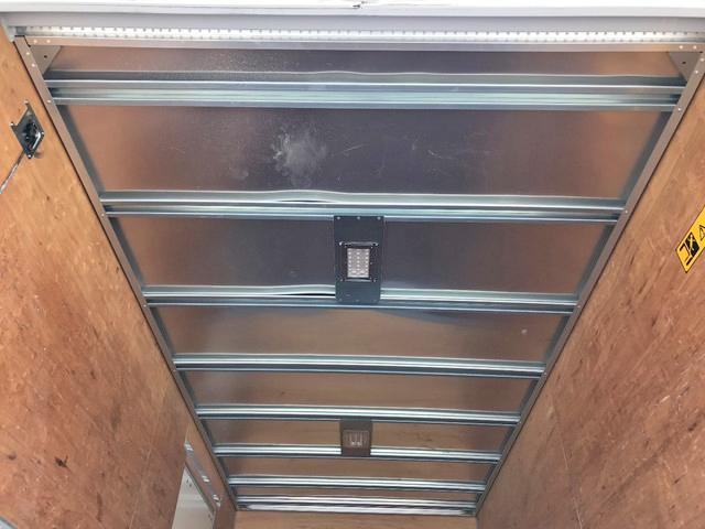 いすゞエルフアルミバン小型（2t・3t）[写真12]