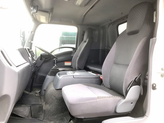 いすゞフォワードアルミウイング中型（4t）[写真32]