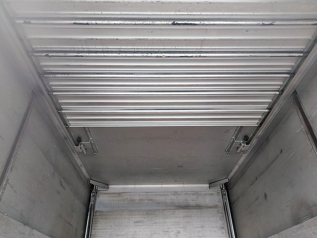 三菱ふそうキャンターアルミバン小型（2t・3t）[写真13]