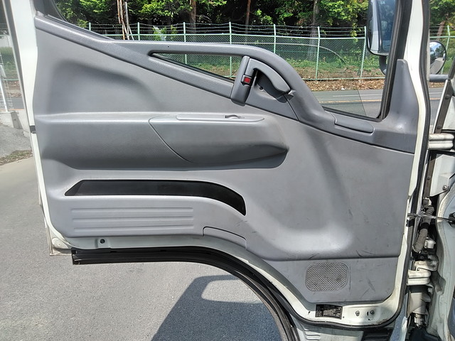 三菱ふそうキャンターアルミバン小型（2t・3t）[写真26]